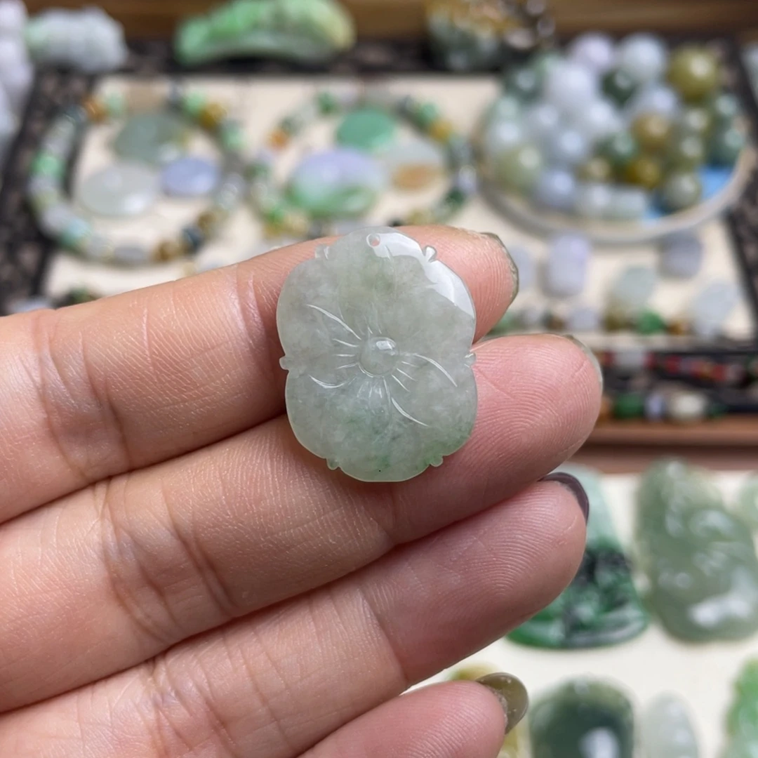 翡翠颈饰未镶嵌荷叶小挂件
