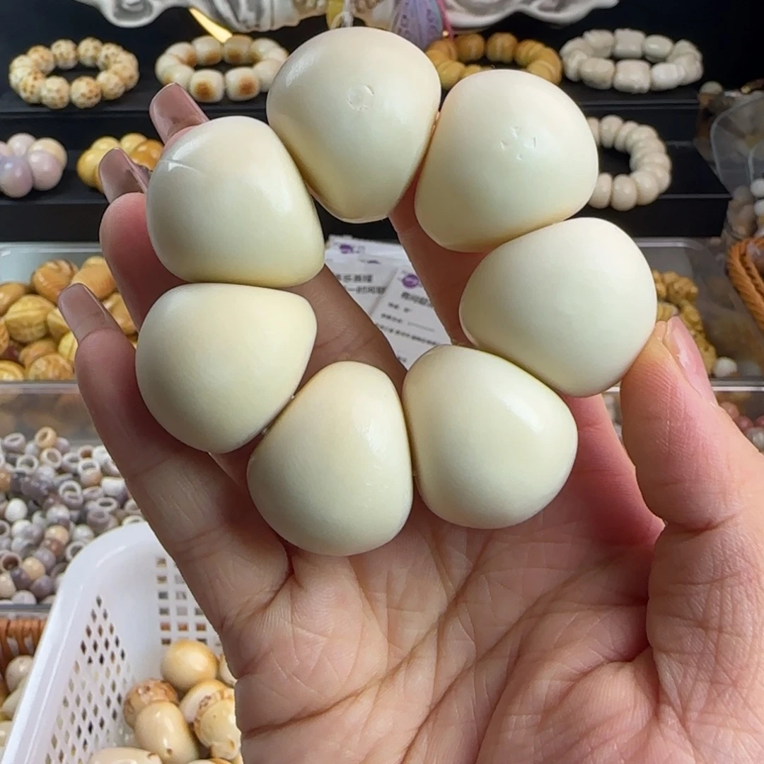 菩提根/象牙果吊坠微瑕牙果卡28左右白色蒜瓣手捻1个