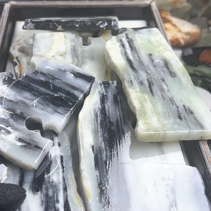 和田玉（糖玉）和田玉边角料9K金镶嵌工**陈