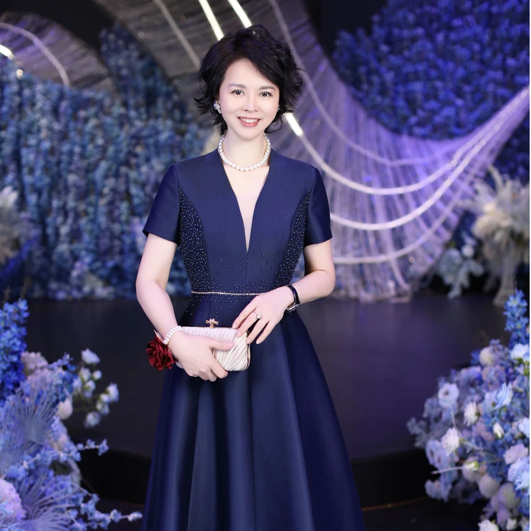 BOFEINA/帛妃娜高定礼服服装气质高贵夏季长款修身线条而简单宴会