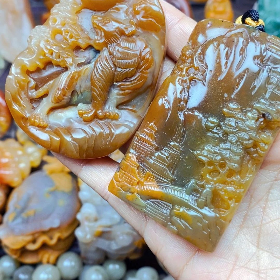 石英质玉（黄龙玉）未镶嵌颈饰