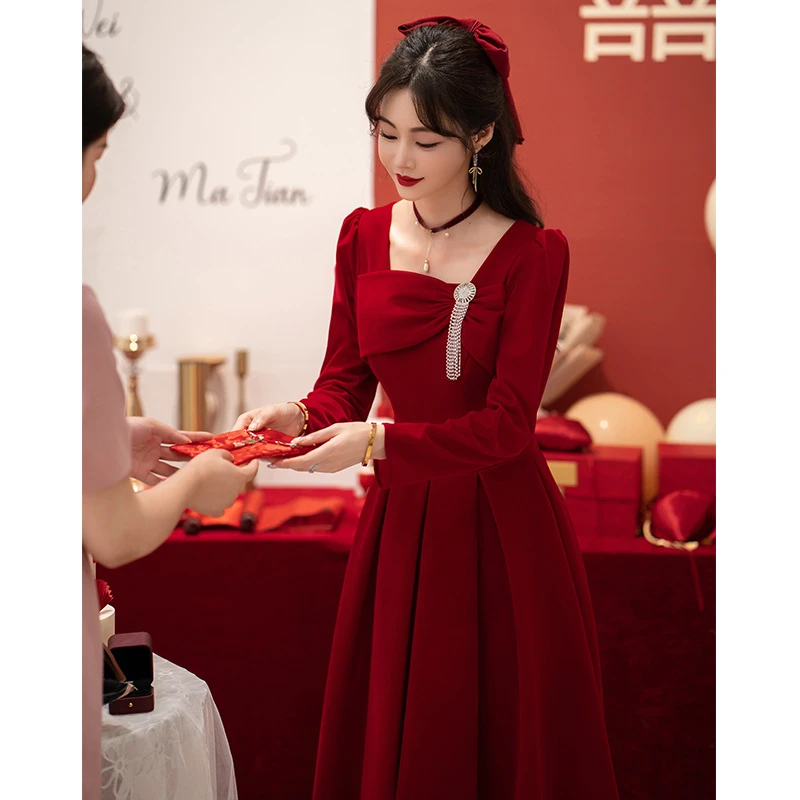 新娘酒红色敬酒服2025新款春夏长袖回门法式结婚订婚长款礼服女