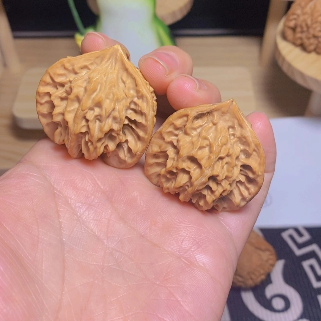 文玩核桃吊坠盘山三棱39