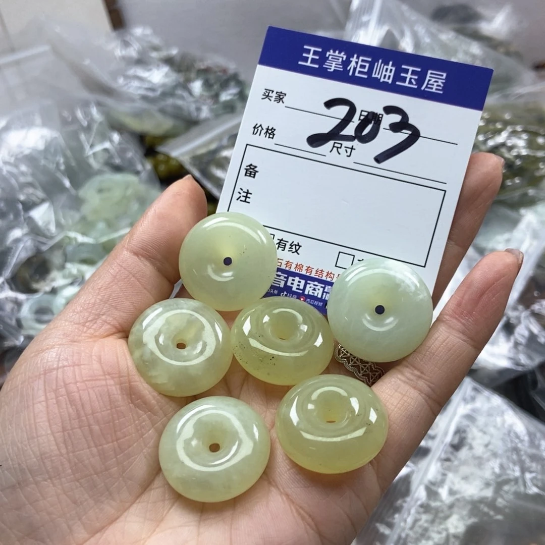 岫玉吊坠吊坠未镶嵌多样性，发一个