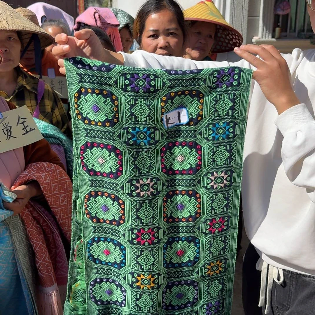 织绣壮锦围巾村民手工K1