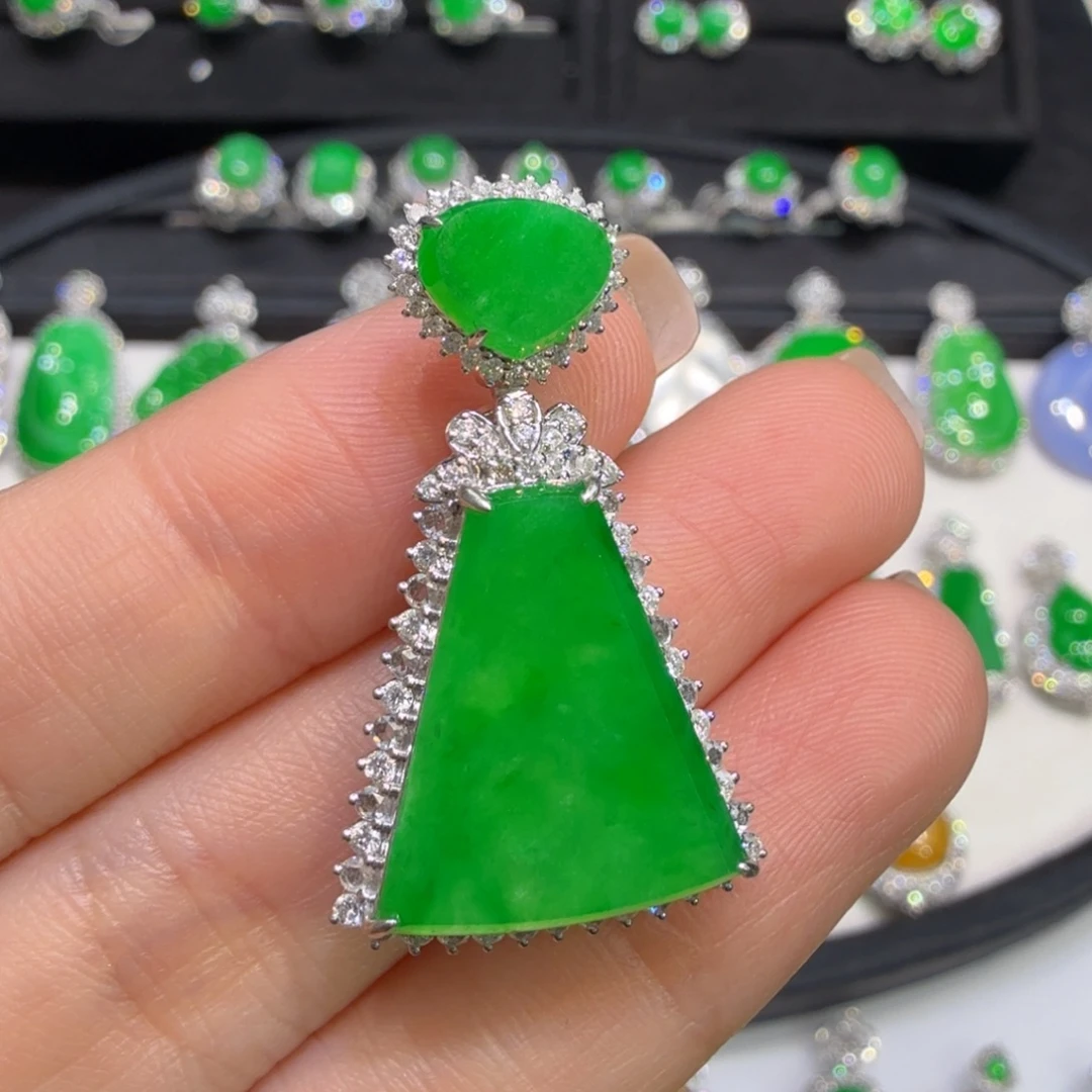 翡翠18K金镶嵌颈饰收到货48小时鉴赏期