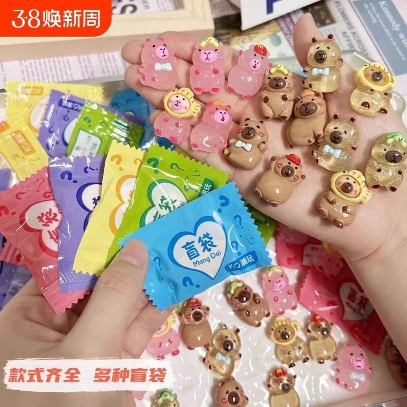 新品盲袋玩具卡皮巴拉可爱发光夜光卡通饰品小配摆件玩偶儿童礼物