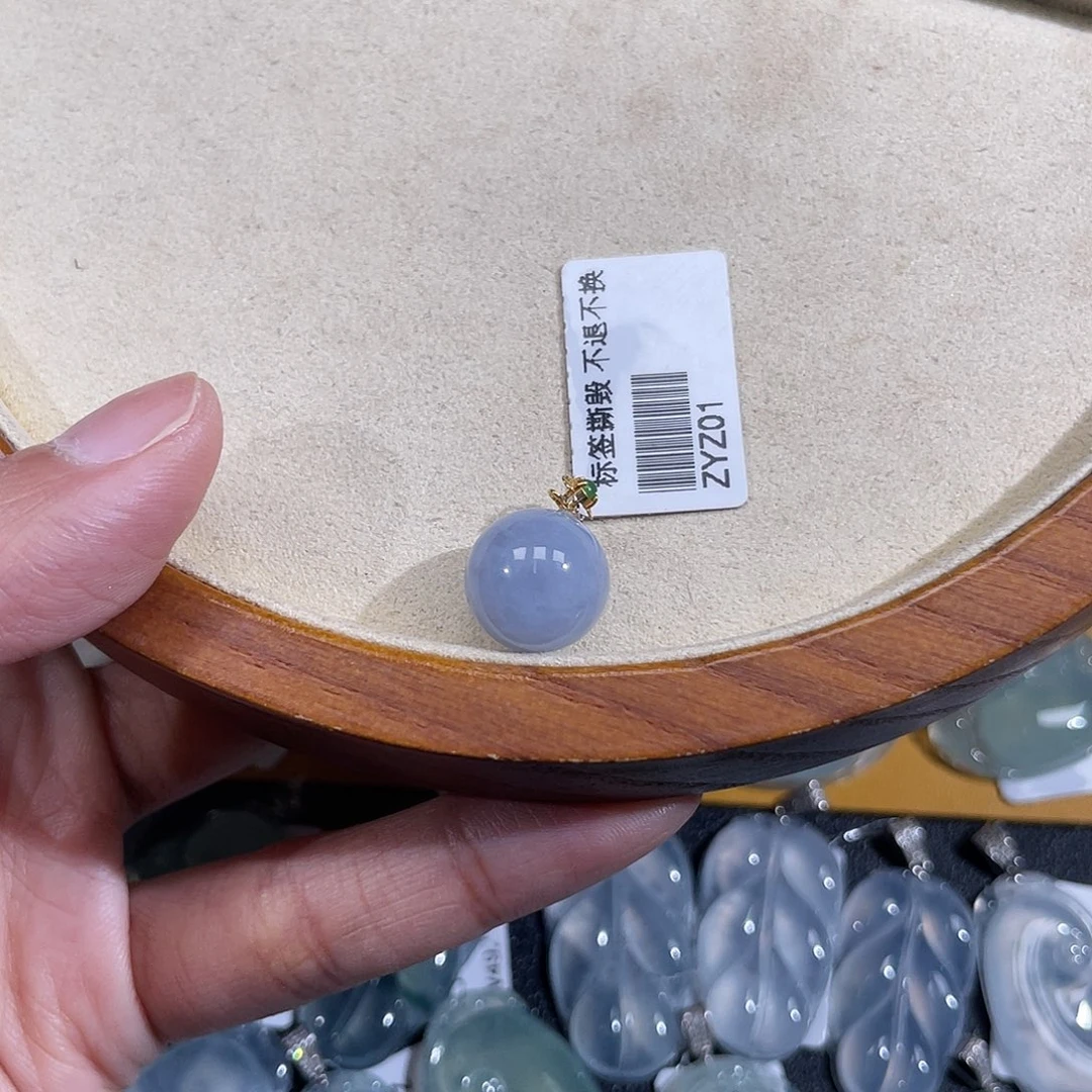 翡翠18K金镶嵌颈饰紫珠