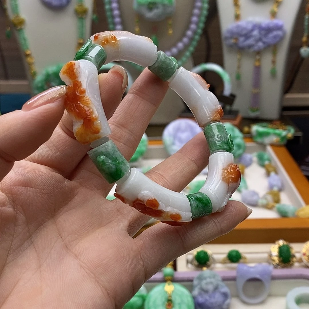 颈饰未镶嵌翡翠天然