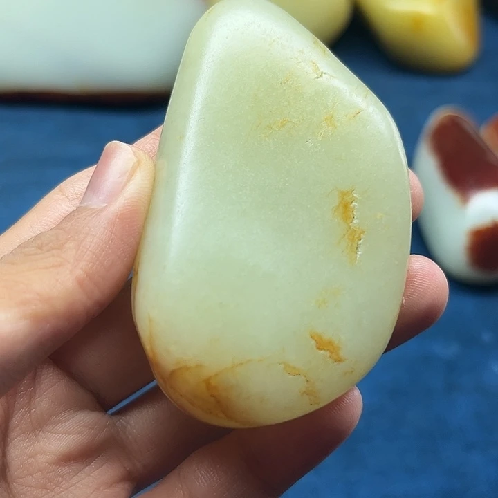 和田玉未镶嵌把件