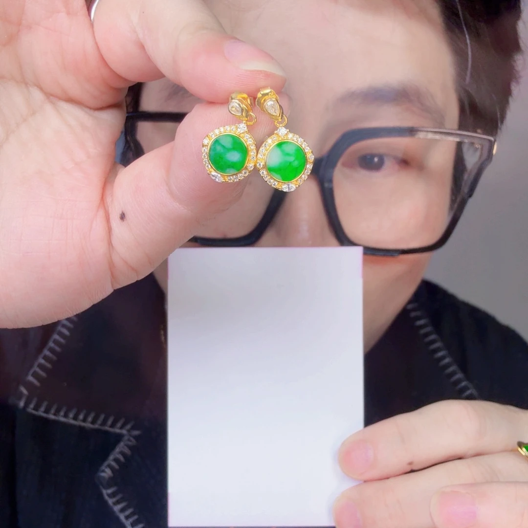 翡翠未镶嵌颈饰一对