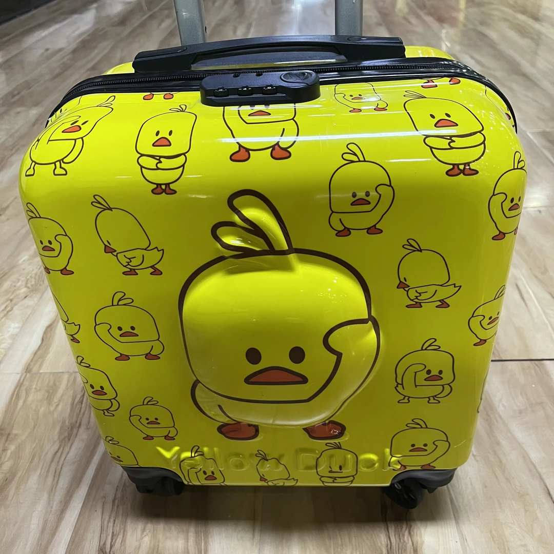 手拉密码锁行李箱