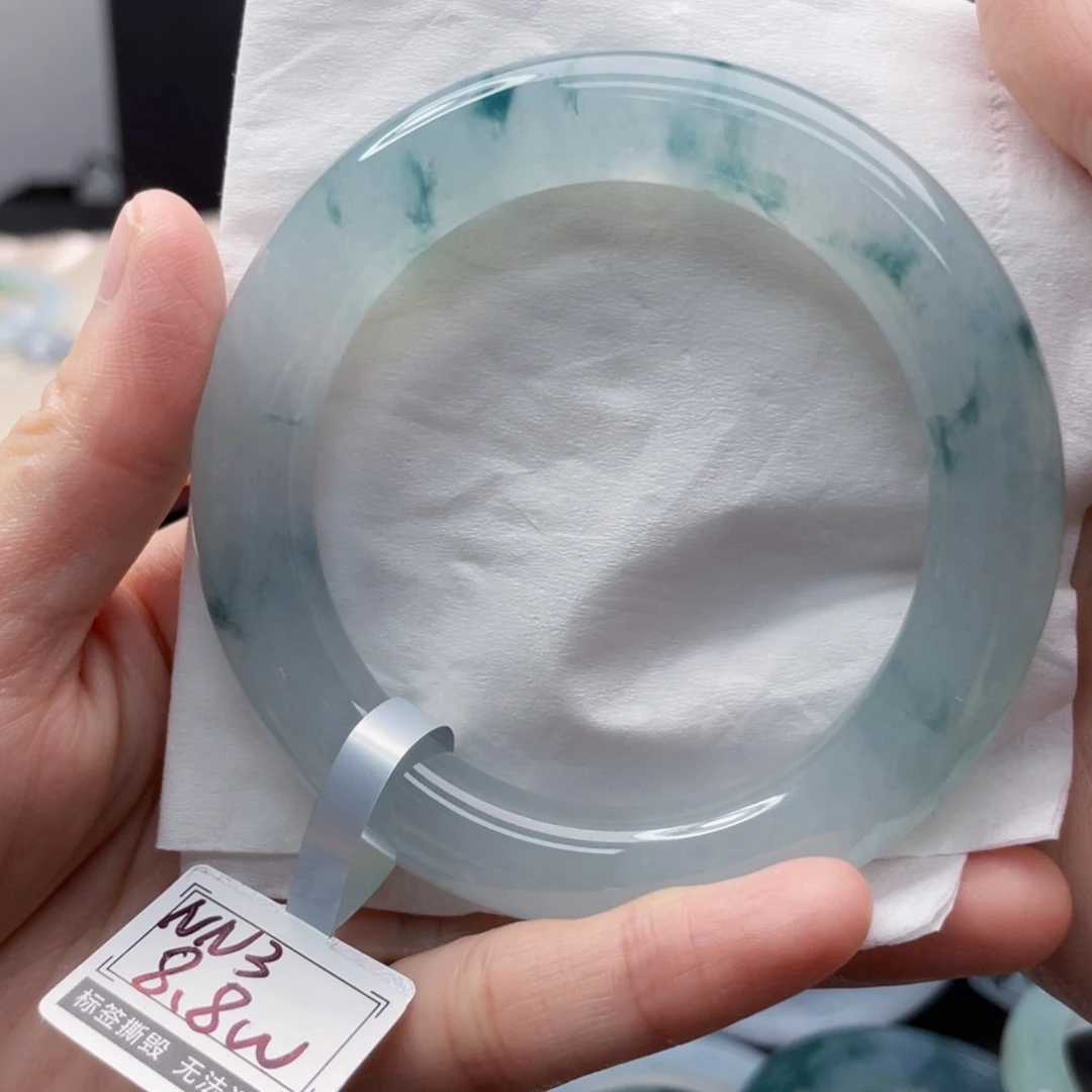 翡翠手镯未镶嵌56.7飘蓝花