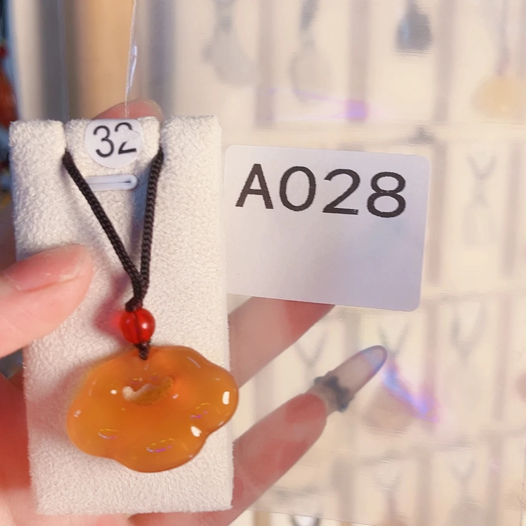 猪****玛瑙/玉髓颈饰合金