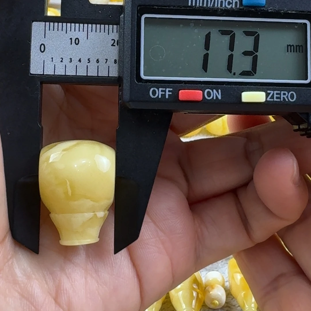 蜜蜡未镶嵌裸石66