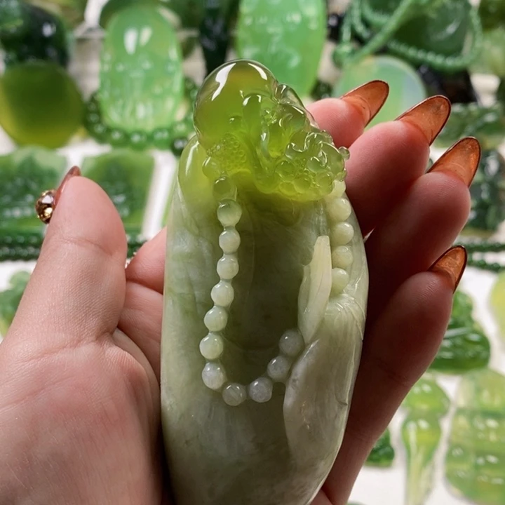 未镶嵌蛇纹石玉颈饰