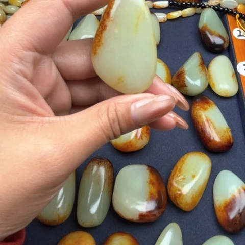 和田玉颈饰未镶嵌缘