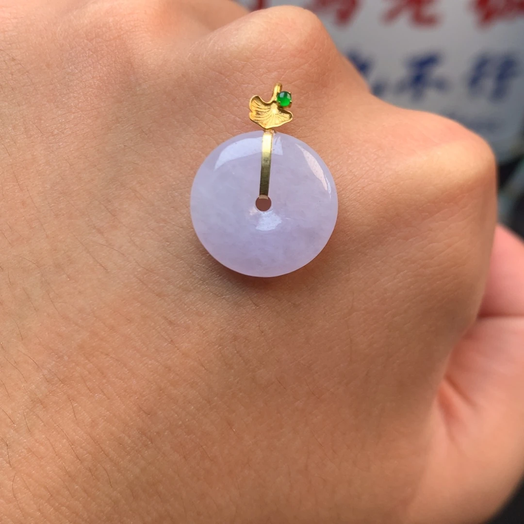 翡翠未镶嵌颈饰你是