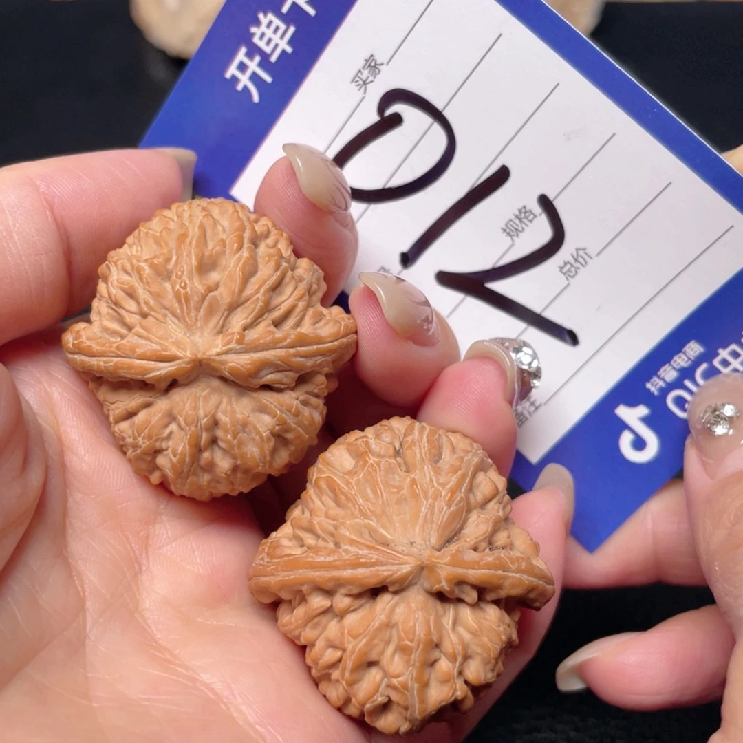 文玩核桃吊坠012号 38尺 白狮子