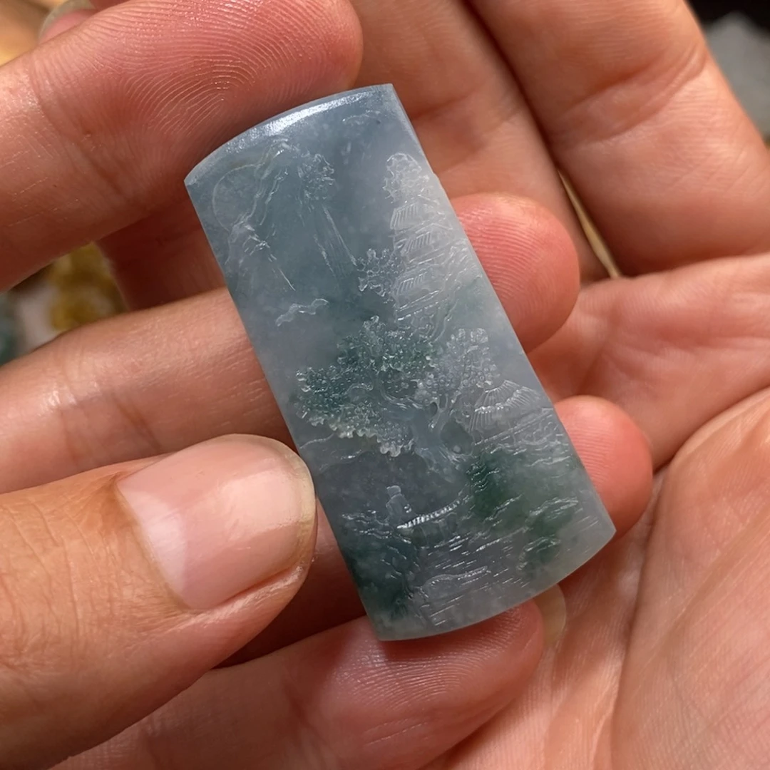 大***象定制翡翠未镶嵌翡翠