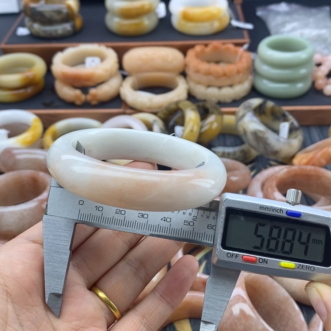 石英质玉未镶嵌手镯
