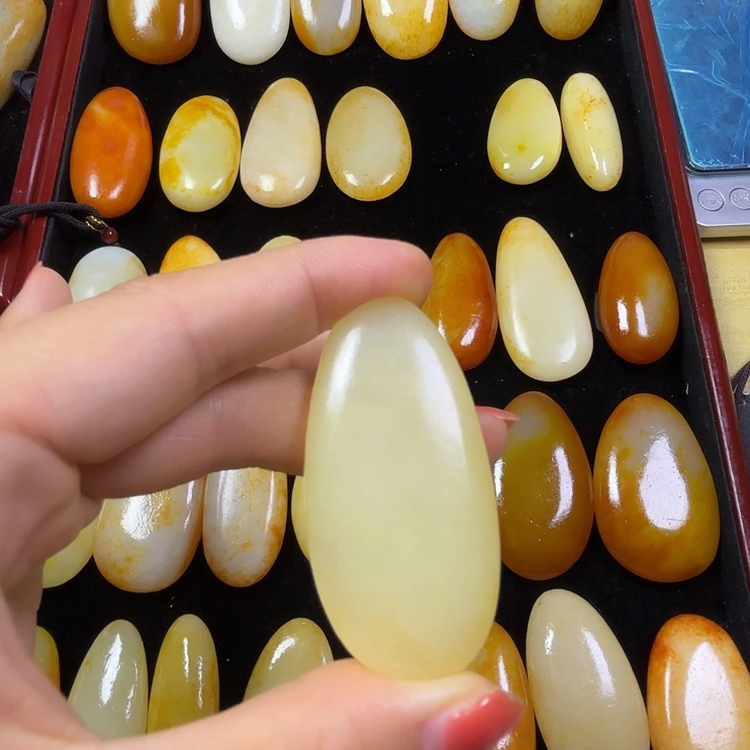 青***算颈饰未镶嵌和田玉