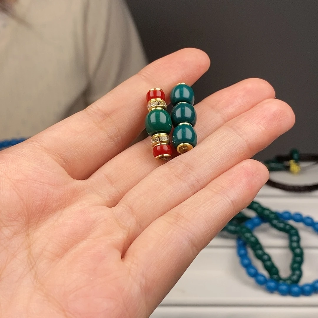 琉璃颈饰六****。一套顶珠 两套腰珠