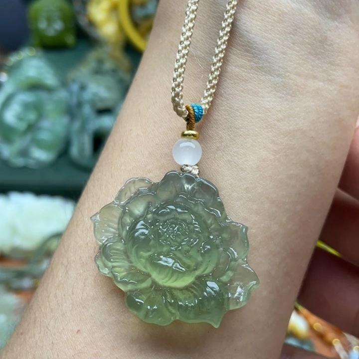 蛇纹石玉未镶嵌吊坠