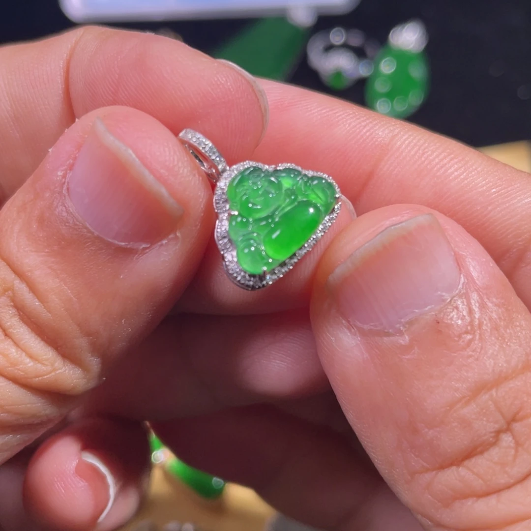 翡翠18K金镶嵌颈饰翡翠