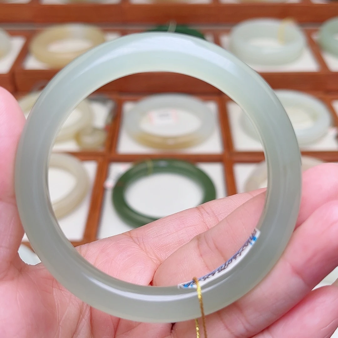 和田玉手镯未镶嵌52.5