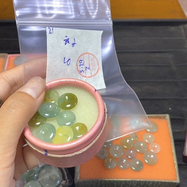 定制翡翠未镶嵌云*?