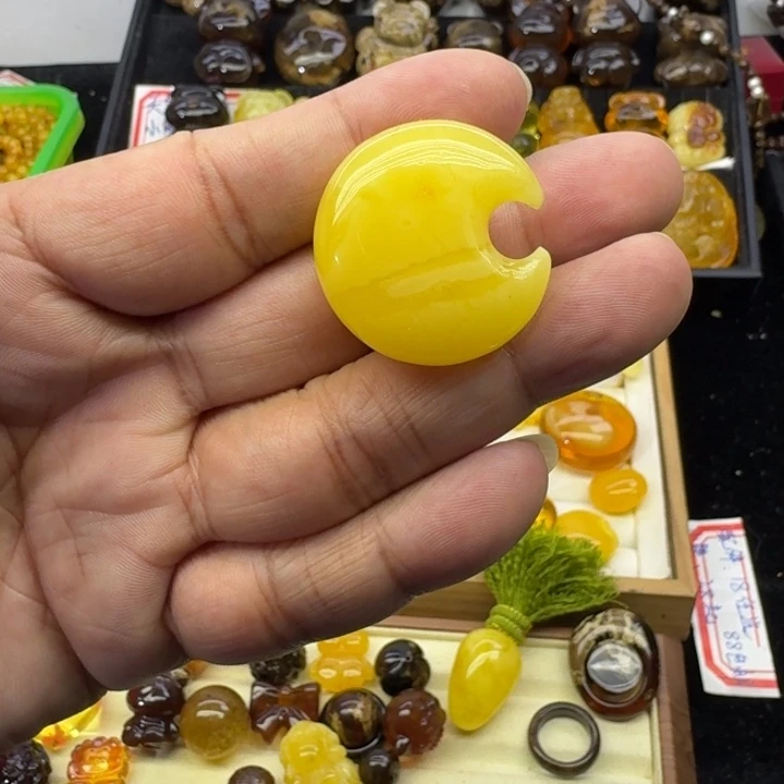 蜜蜡未镶嵌颈饰微瑕放漏