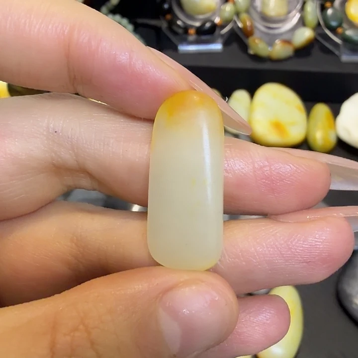 春***地和田玉（糖玉）未镶嵌挂件