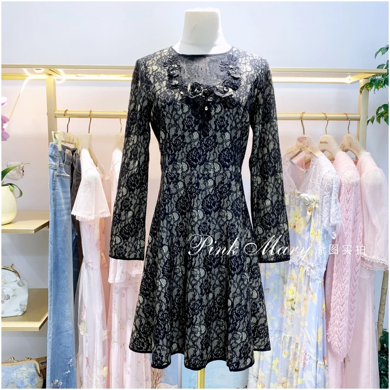 PinkMary粉红玛琍米色圆领长袖连衣裙女士蕾丝子女气质简约黑色