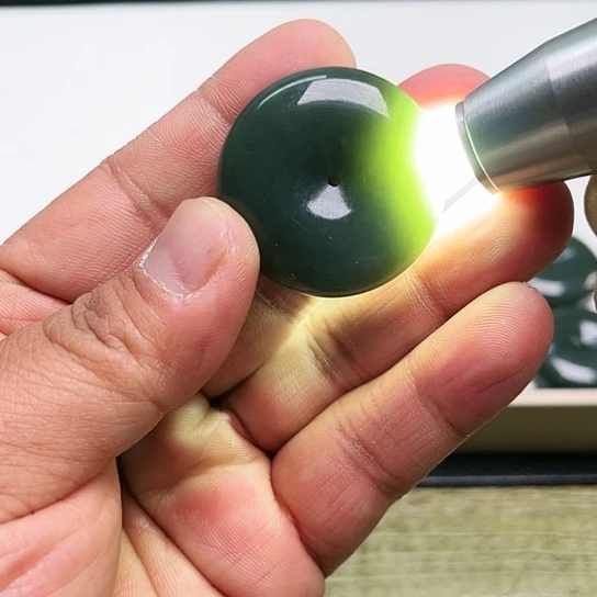 和田玉吊坠未镶嵌