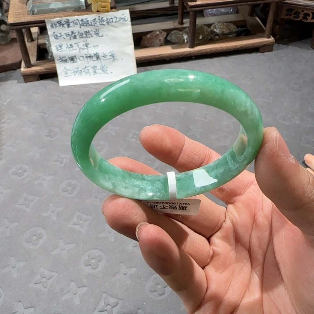 翡翠未镶嵌手镯54.6贵妃