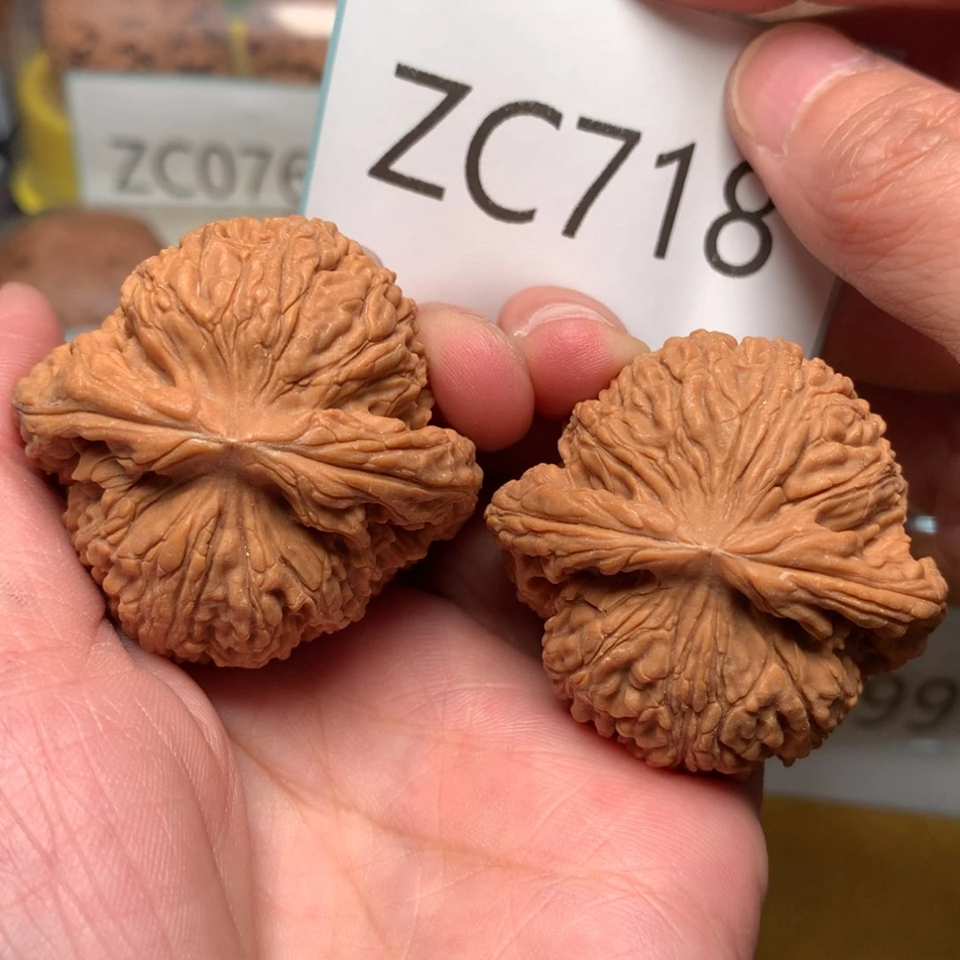 文玩核桃把件粗筋红皮球疆43