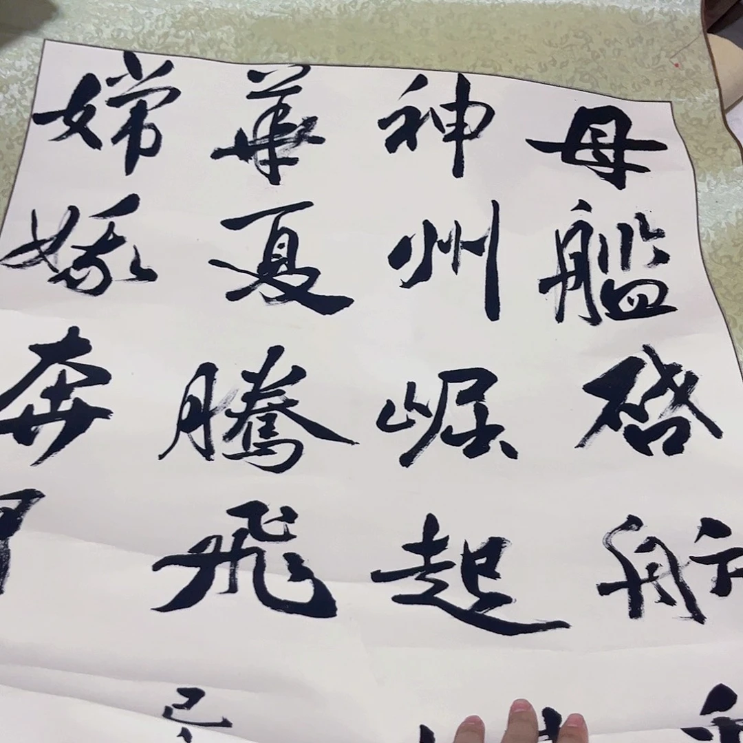 摆件，轴坏，破损，水渍都是正常