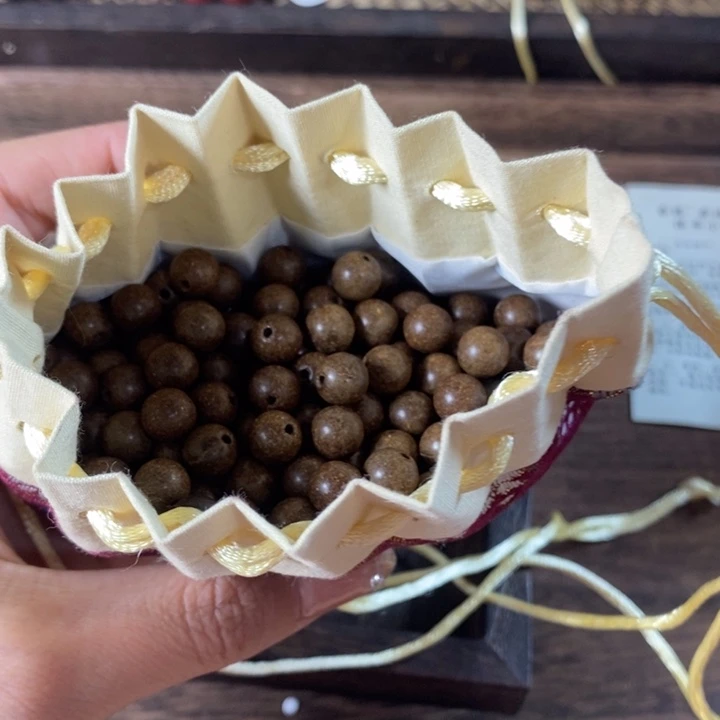 泥塑卢*人参养元香0.8瑕疵珠香包约50克