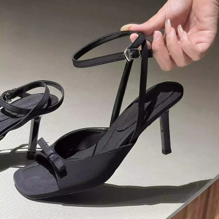 高奢女鞋爆款韩版温柔甜美风2025夏季蝴蝶结方头露趾细跟一字扣带