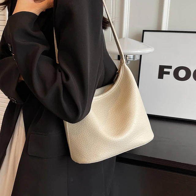 今年流行包包女大容量2025新款简约百搭单肩斜挎包质感爆款水桶包