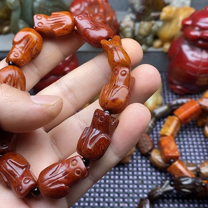 未镶嵌蛇纹石玉颈饰叨**余