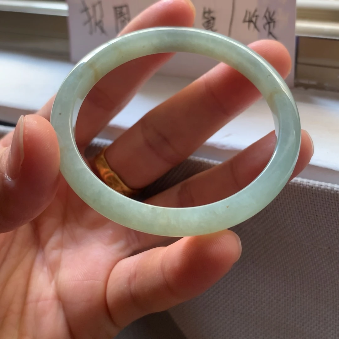 翡翠手镯未镶嵌手镯