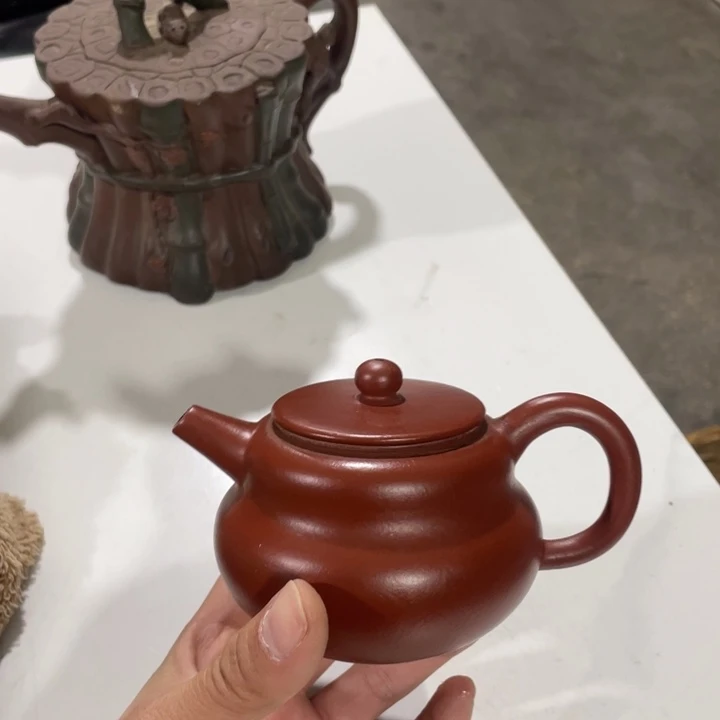 紫砂茶壶播*老厂紫砂壶一件。