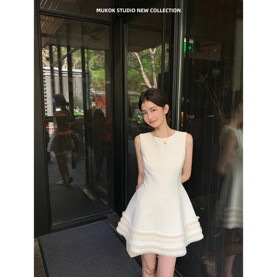 MUKOK 高级感廓形肌理感无袖白色连衣裙气质显瘦A版短裙