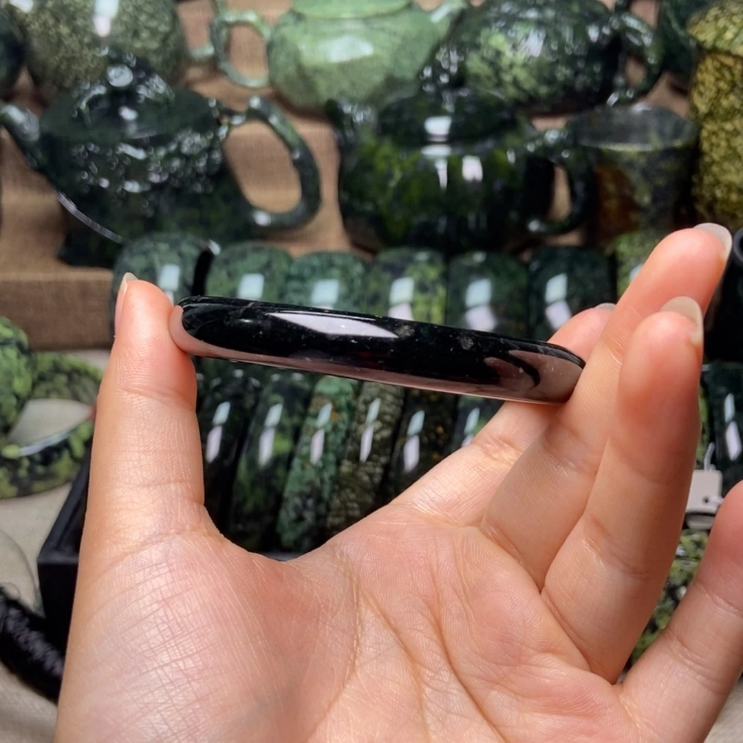 T***a蛇纹石玉未镶嵌药王石手镯