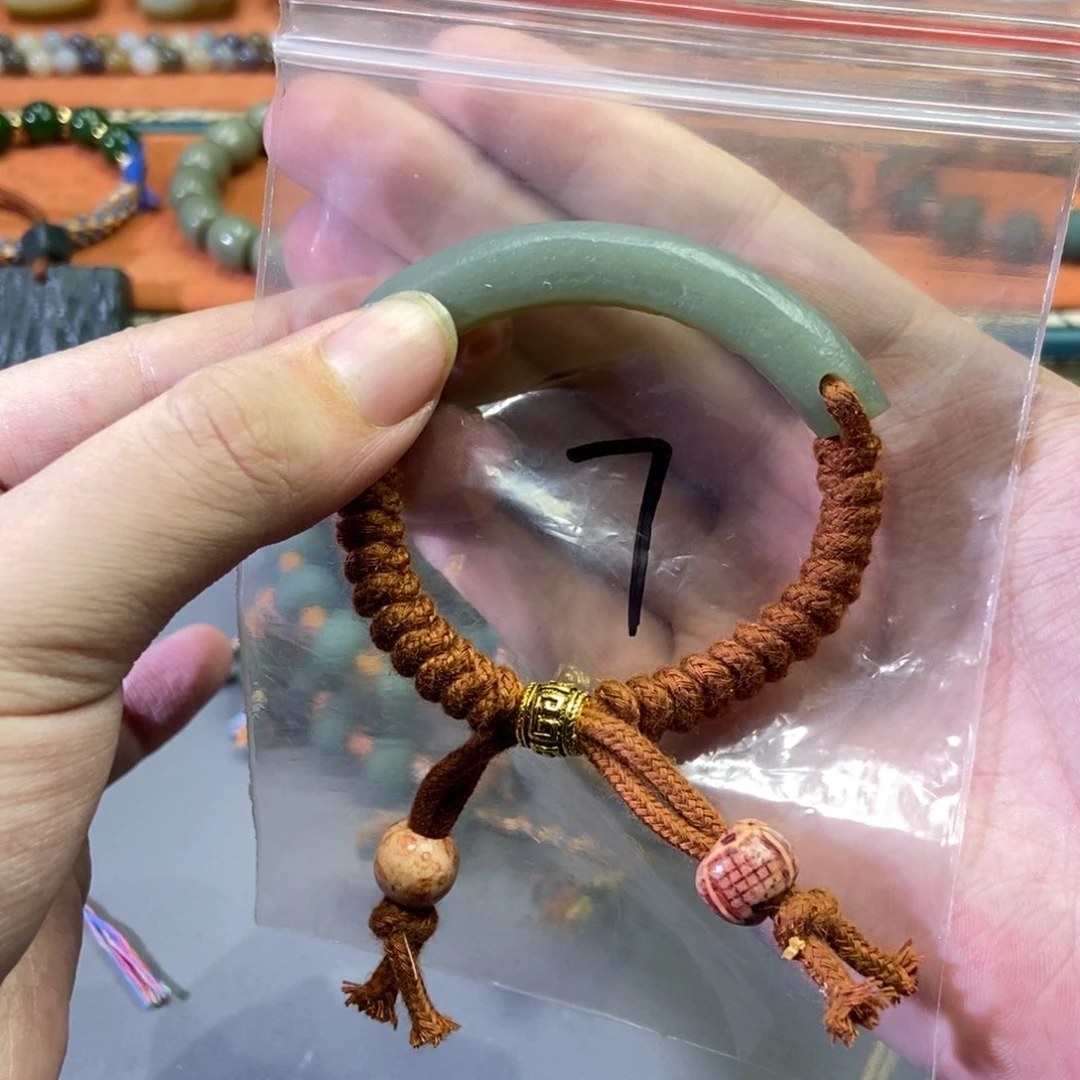 和田玉颈饰未镶嵌流*河