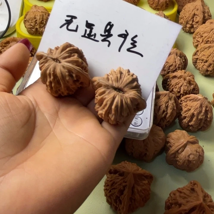 A***e手把件雕刻核桃四座楼