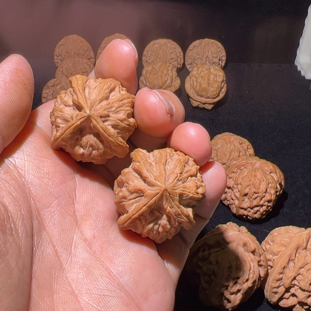 把件文玩核桃异形，尺寸随机发