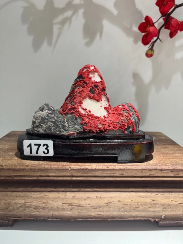 灵璧的白灵玉满山红